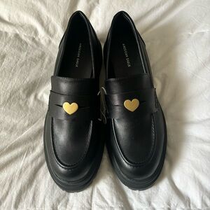 NWT- Black American Eagle Heart Penny Loafers Sz9